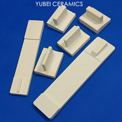 8 X 10 -6 /K Koefisien Ekspansi Termal Plat Keramik Alumina untuk aplikasi suhu